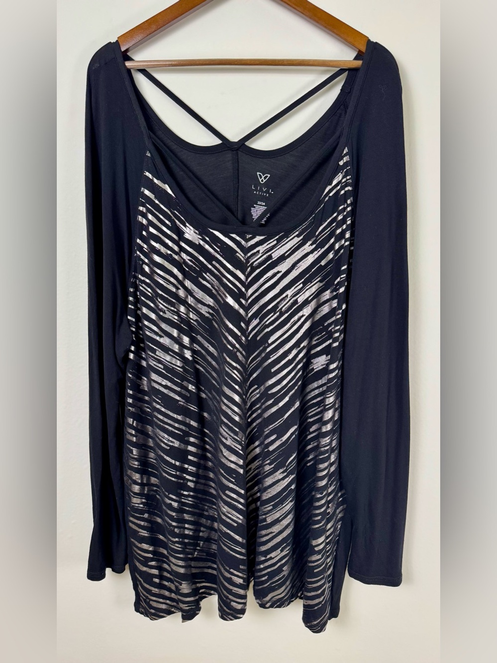 LIVI Active 22/24 Black Silver Metallic Tunic Top